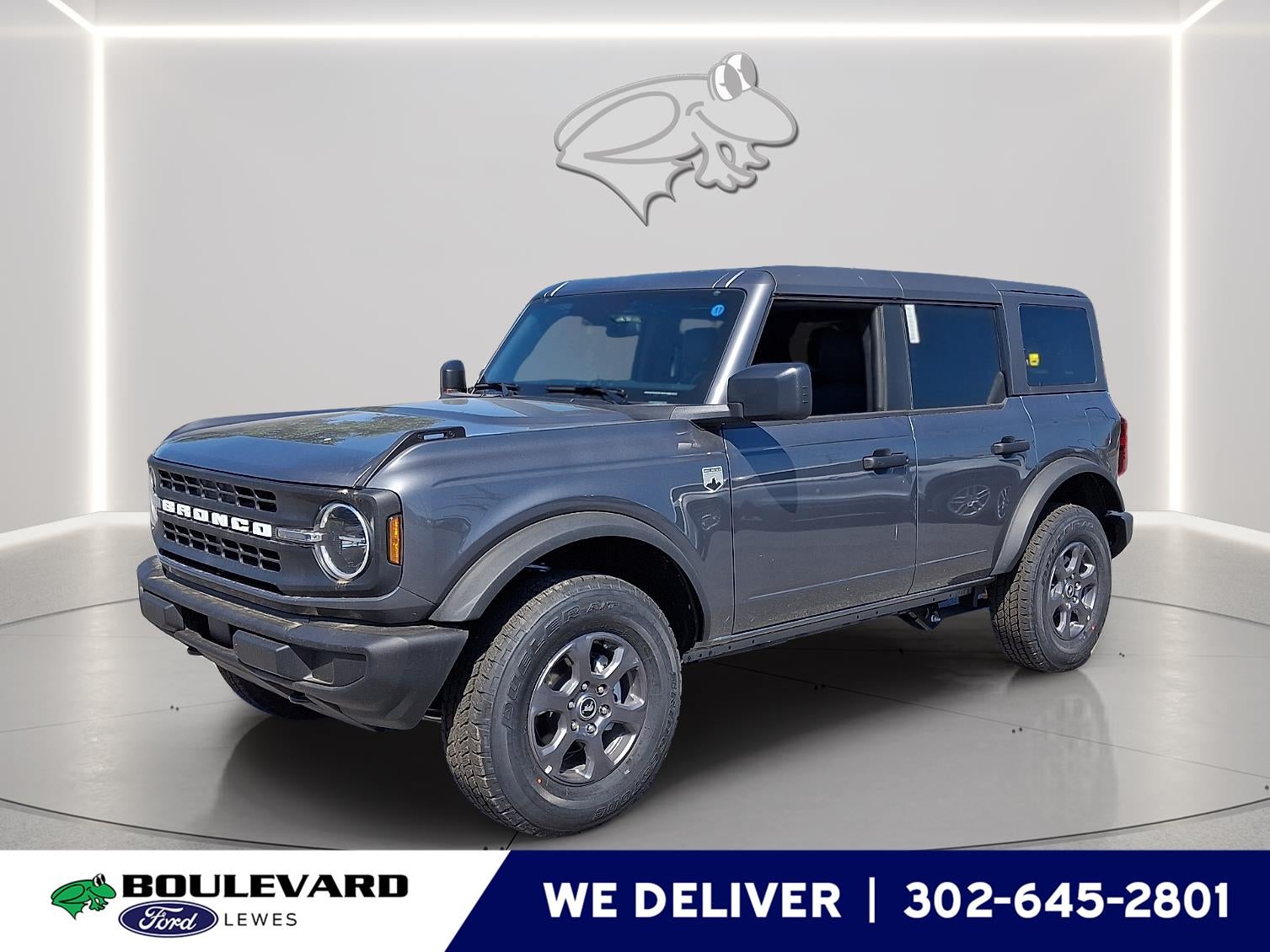 2025 Ford Bronco Big Bend in Carbonized Gray Metallic — front three-quarter view