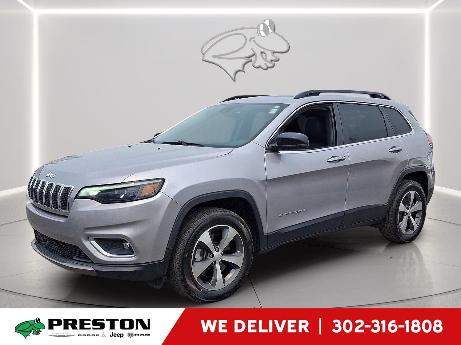 2022 Jeep Cherokee Limited in Billet Silver Metallic Clearcoat — front three-quarter view