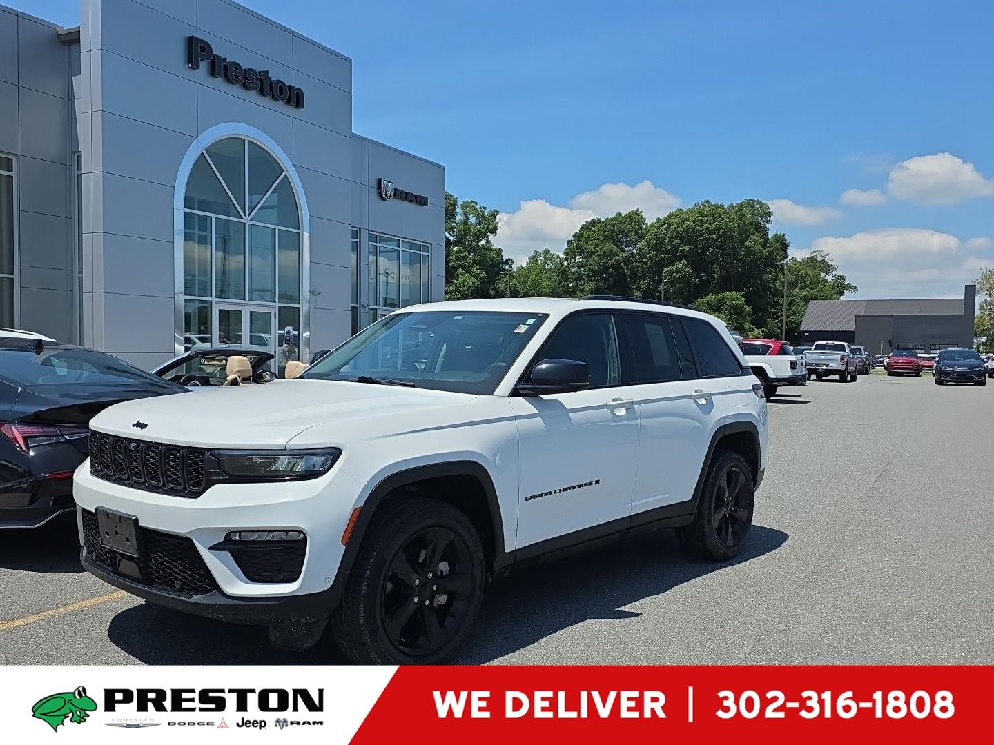 2023 Jeep Grand Cherokee Limited in Bright White Clearcoat — front three-quarter view